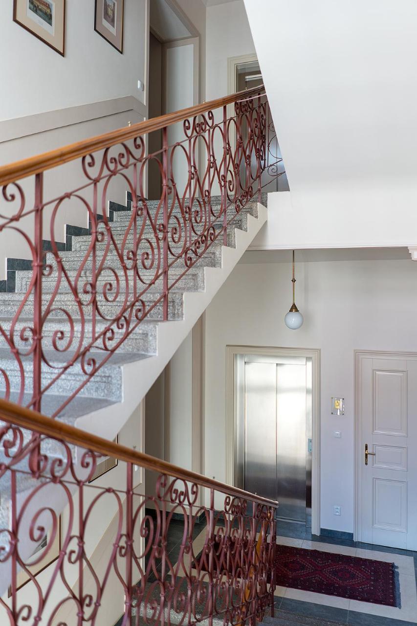 Hunger Wall Residence Прага Екстериор снимка