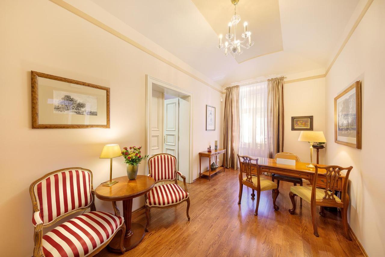Hunger Wall Residence Прага Екстериор снимка